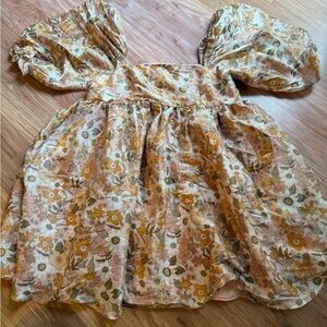 NWT storia floral puff sleeve babydoll dress
Size medium